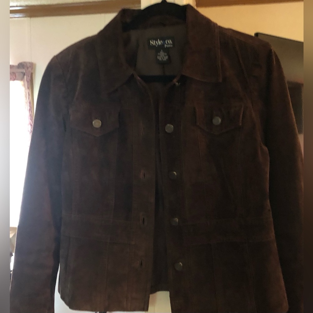 Rich chocolate brown petite 100% leather jacket